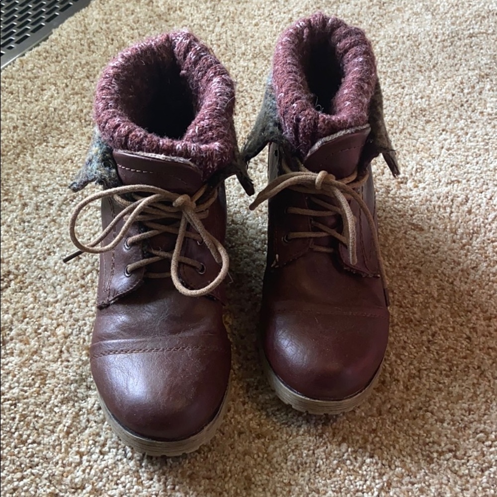 Cozy Women’s Sweater Cuff Boots in Brown